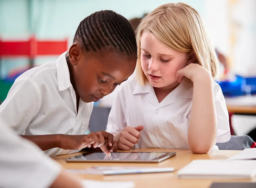 Primary school children use a tablet
